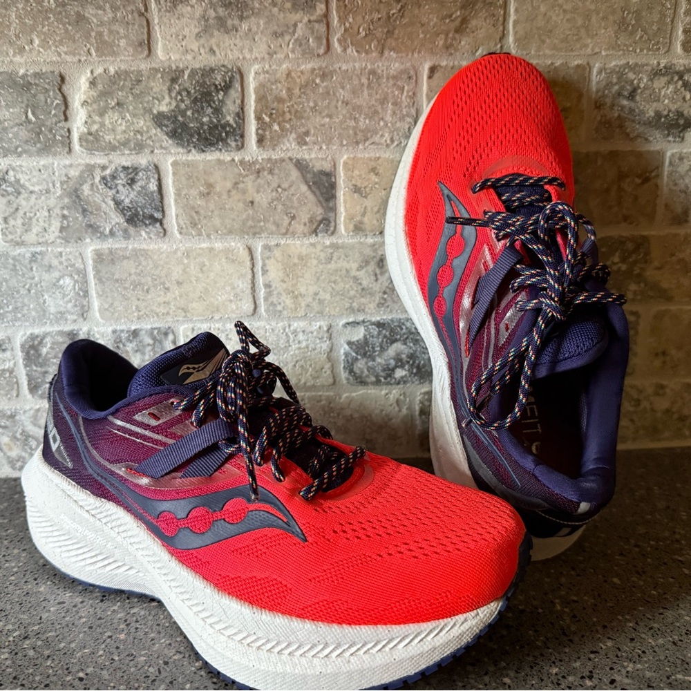 Saucony Triumph 20 Women’s Shoes Size 7.5 Blue Red Running Cushioned Comfort
